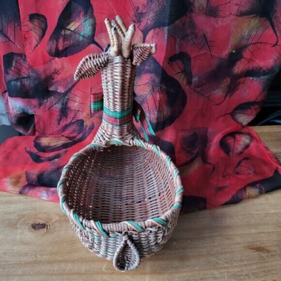 Vintage Wicker Reindeer Basket - Picture 5 of 7